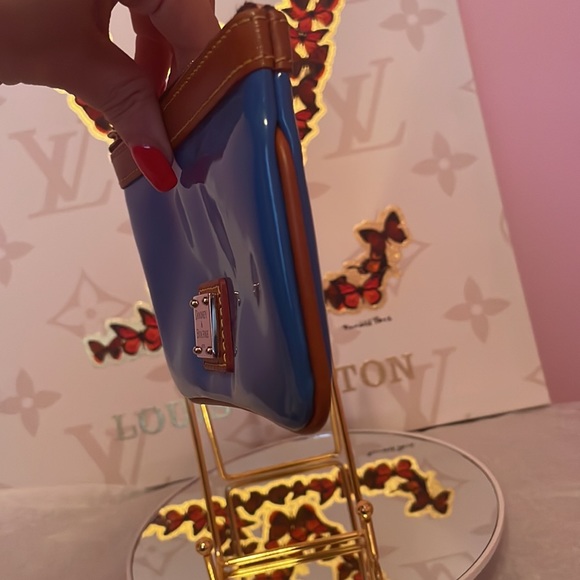 Dooney and Bourke Wallet - Picture 7 of 9